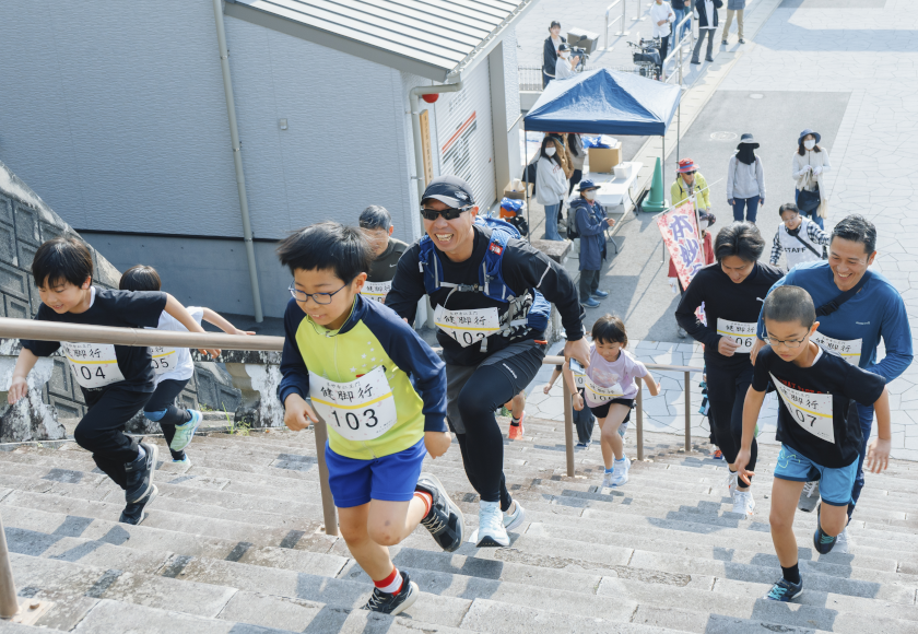 本妙寺仁王門健脚行 当日の様子