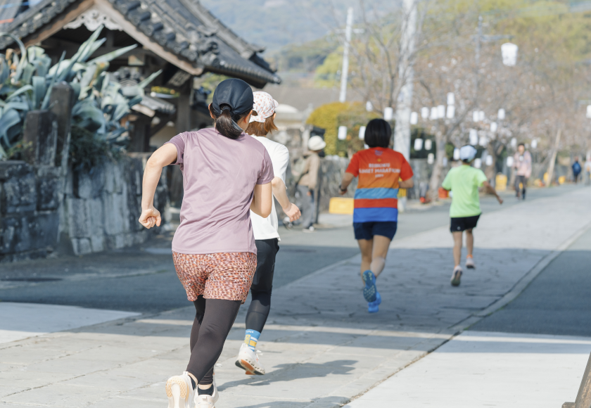 本妙寺仁王門健脚行 当日の様子